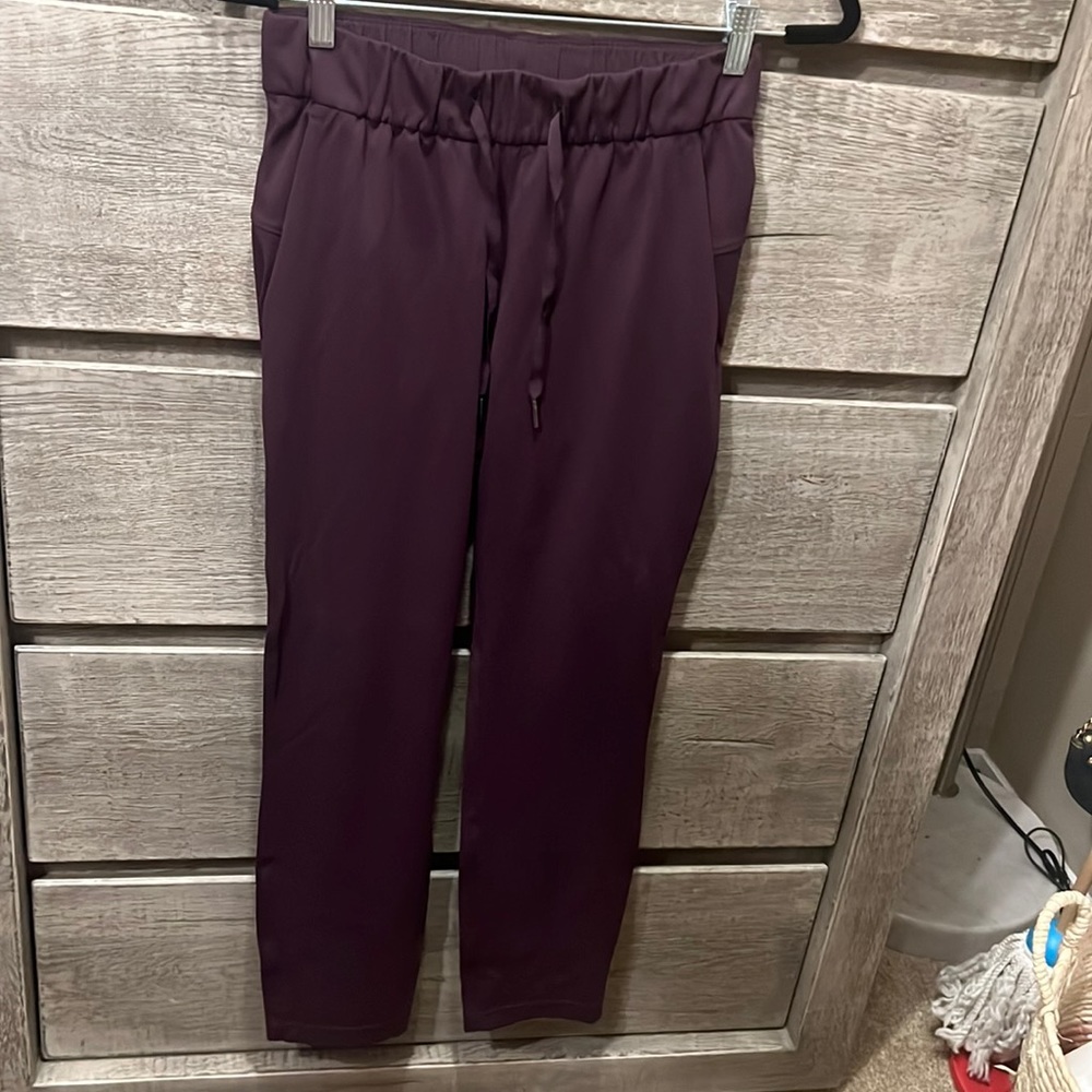 Lululemon Stretch mid rise pant. 7/8 length. women’s. Sz 4.